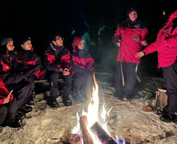 https://www.westtrek.com/wp-content/uploads/2025/02/©DCT-LouiseMallard-YukonAdventure-Campfire.jpg