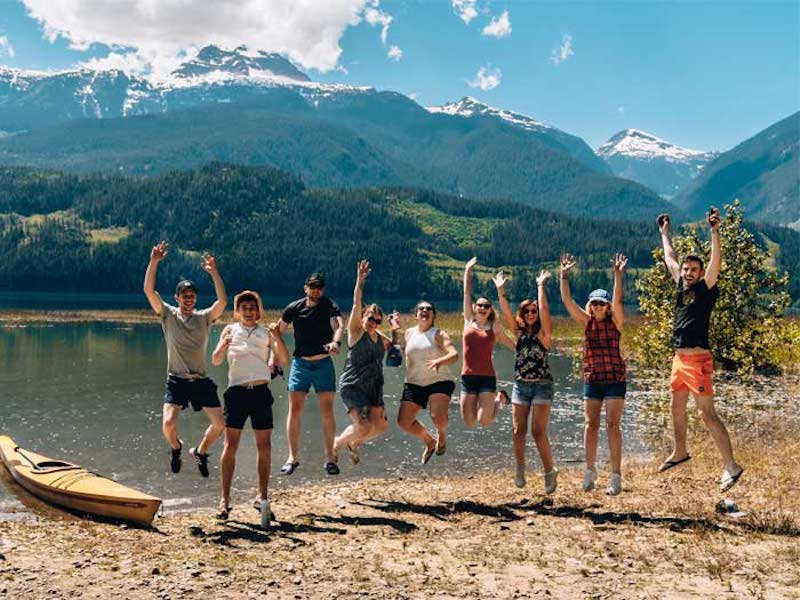 https://www.westtrek.com/wp-content/uploads/2025/02/©MooseTravelNetwork-LakeRevelstoke.jpg