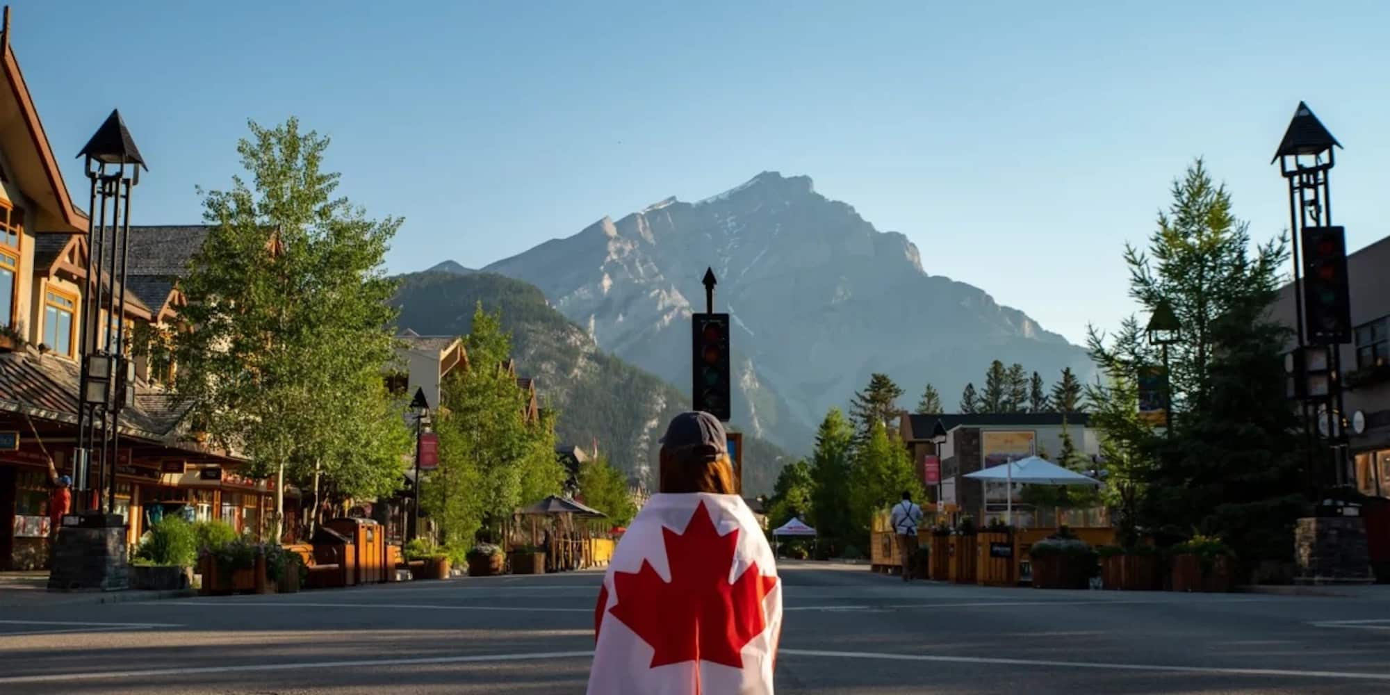 https://www.westtrek.com/wp-content/uploads/2025/02/©MooseTravelNetwork-Rockies-Banff.jpeg