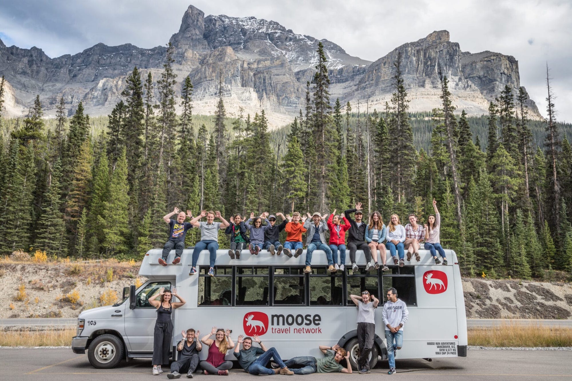 https://www.westtrek.com/wp-content/uploads/2025/02/©MooseTravelNetwork-Rockies-Bus.jpg