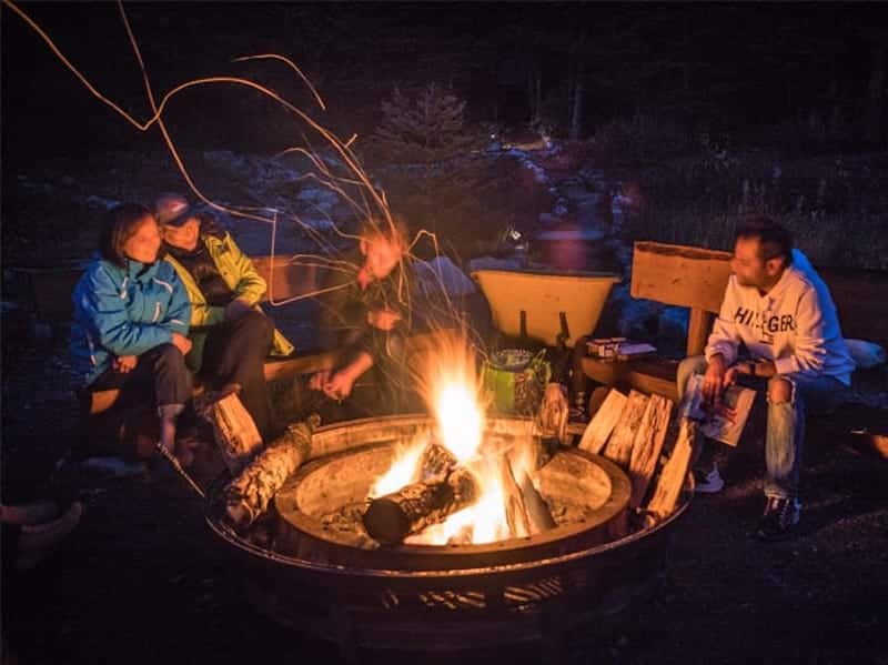 https://www.westtrek.com/wp-content/uploads/2025/02/©MooseTravelNetwork-Rockies-Campfire.jpg